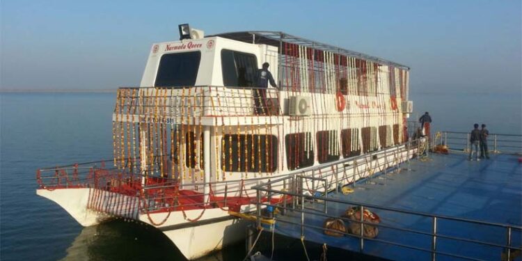 मध्यप्रदेश से गुजरात तक अब शाही क्रूज की सवारी