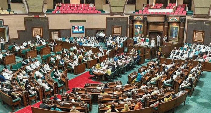 12 दिनों में होंगी 10 बैठकें, कानून व्यवस्था और भ्रष्टाचार पर सदन में हंगामे के आसार