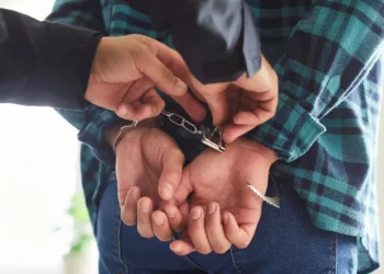 Maharashtra: मुंबई पुलिस ने तीन राज्यों में पीछा करने के बाद आरोपी को दबोचा, एक करोड़ रुपये की चोरी का मामला