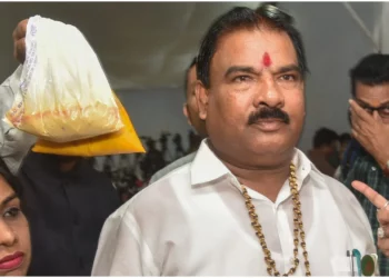 Canteen Row: कैंटीन चलाने वाली कंपनी का लाइसेंस निलंबित; थप्पड़ कांड पर शिवसेना विधायक बोले- माफी नहीं मांगूगा