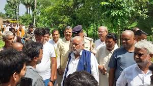 बिहार में मंत्री, विधायक को गुस्साए ग्रामीणों ने दौड़ाया, सुरक्षा कर्मी सहित कई घायल