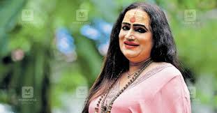 महामंडलेश्वर किन्नर डॉ लक्ष्मी नारायण ने कहा-ट्रांसजेंडर बच्चों को घर में रखेंगे, तो किन्नर समूह नहीं बनेंगे