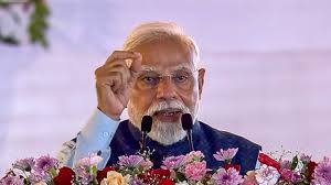 मोदी बोले-सिर पर संविधान रखकर नाचने वालों ने संविधान को कुचला