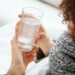 सोने से पहले गुनगुना पानी पीने के फायदे चौंकाने वाले हैं