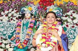 एक्ट्रेस हेमा मालिनी बनी यशोदा मां…उनके अंदाज को पसंद कर रहे फैंस