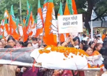 पीएम मोदी की मां को गाली…महिलाओं ने निकाली राहुल के पुतले की अर्थी