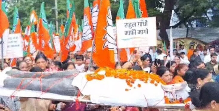 पीएम मोदी की मां को गाली…महिलाओं ने निकाली राहुल के पुतले की अर्थी