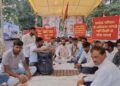 जिला अध्यक्ष की नियुक्ति से नाराज सतना के कांग्रेस कार्यकर्ता कांग्रेस मुख्यालय पर धरने पर बैठे
