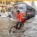 कोलकाता में बारिश ने मचाई तबाही, करंट से पांच लोगों की मौत, मेट्रो सेवाएं भी हुईं बाधित