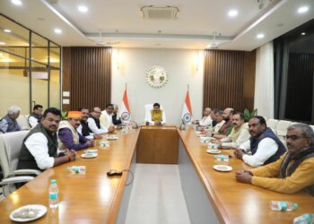 संघ के आगे झुकी मोहन सरकार, कदम पीछे खींचे